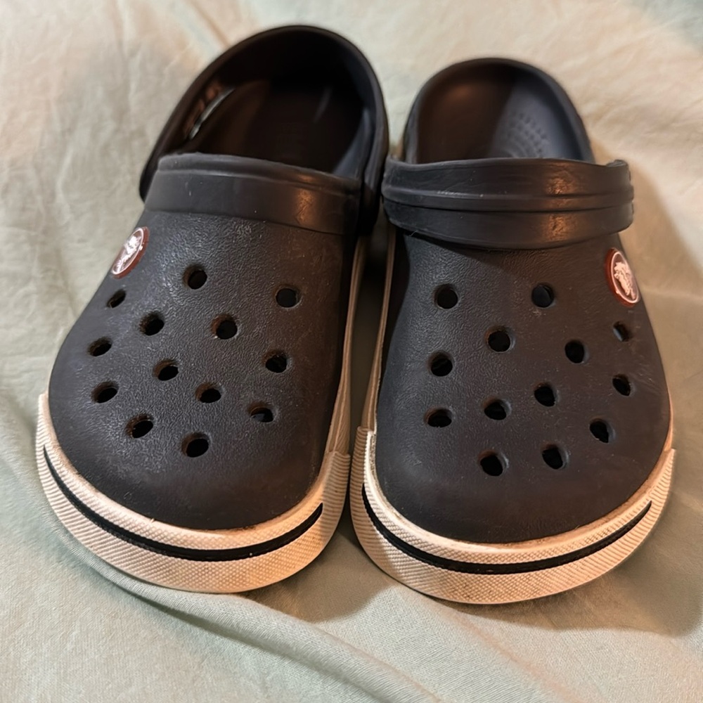 Kids Crocs. Black with white Band. Size 10/11